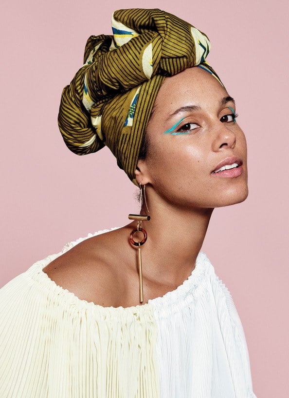 Alicia Keys Blue eyeliner via allurecom