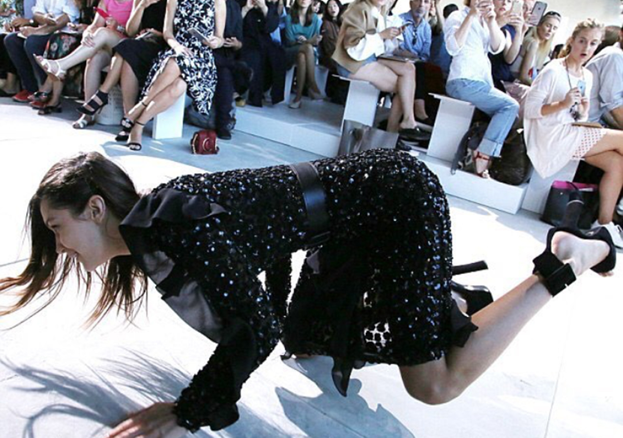Bella Hadid fell on the runway at Michael Kors' NYFW show - Grazia