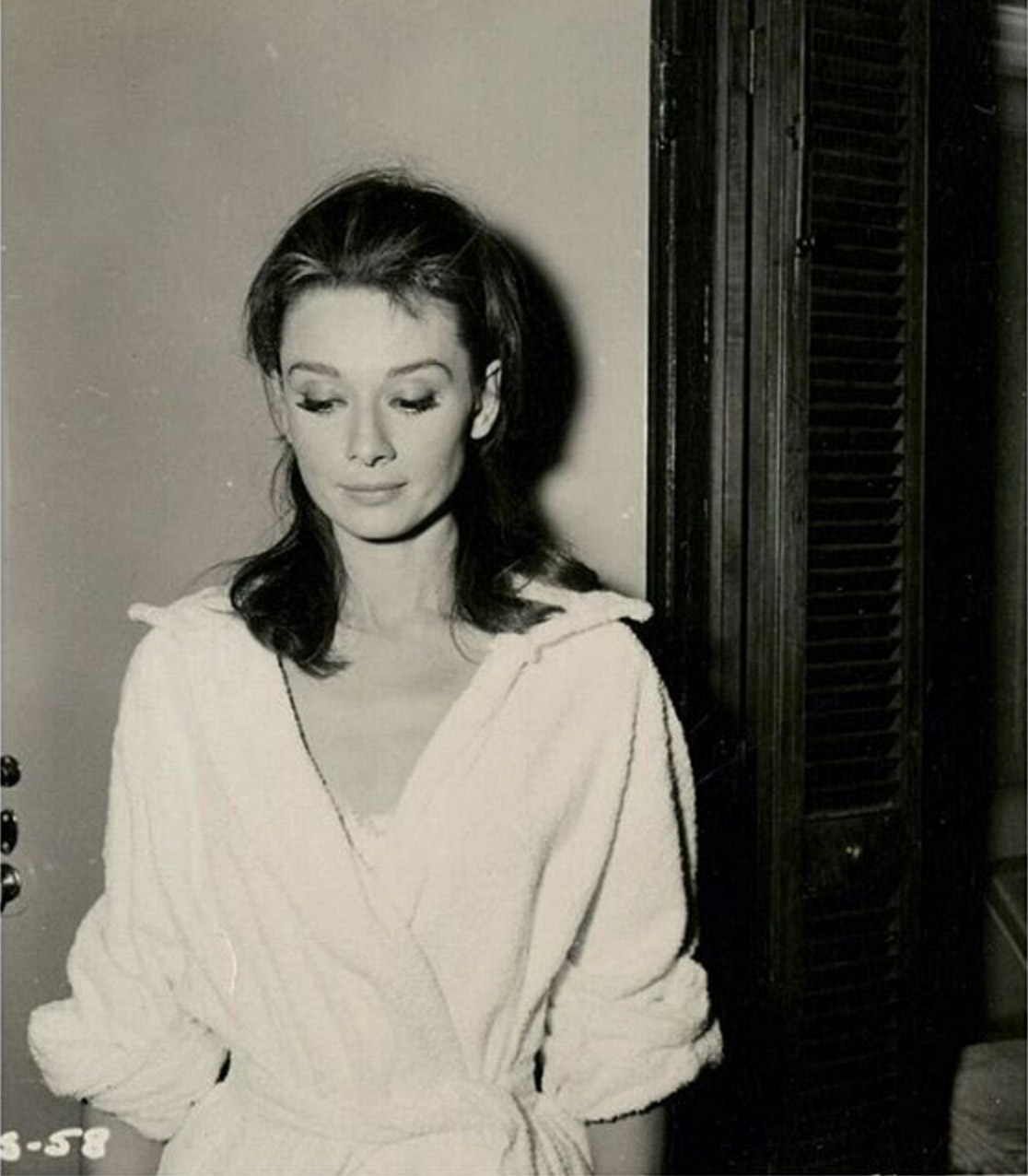 re soaudreyhepburnAudrey Hepburn photographed for hair test for the film Breakfast at Tiffanys 1960 copy