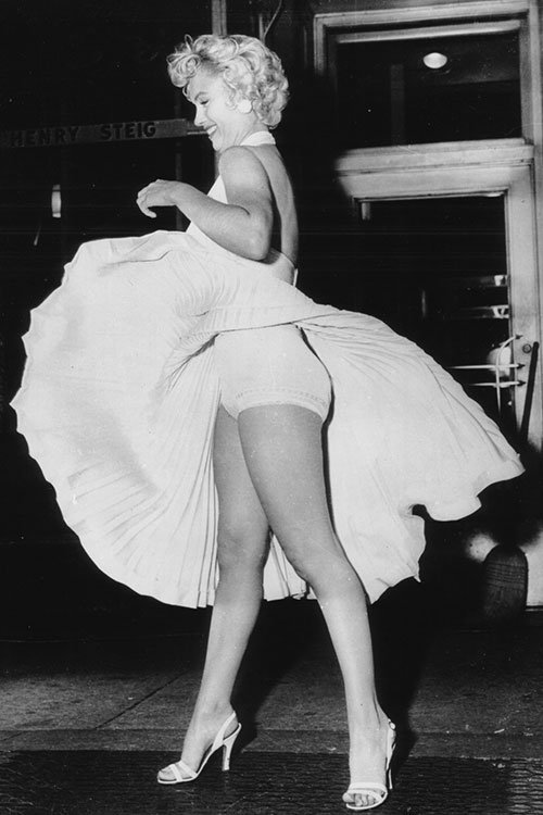 Marilyn Monroe enseñó la ropa interior más famosa del cine en 'La tentación vive arriba'.