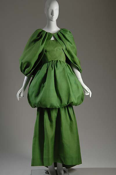 Vestido de seda verde de Balenciaga (1961).   © Getty Images