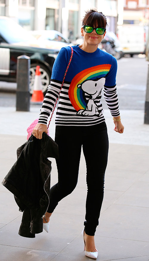 Lily Allen es muy fan de las prendas divertidas, además nunca se separa de su Chanel.   © Getty Images