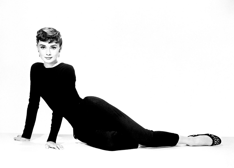 Camiseta y pantalón capri: Audrey conquistó a Givenchy con un look muy parecido a este. © Cordon Press