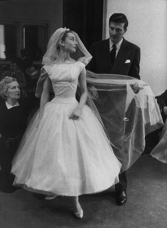 El traje de novia en 'Una cara con ángel' se convirtió en modelo de referencia a finales de los cincuenta. © Cordon Press