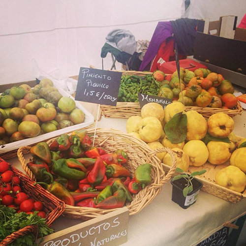 Frutas y verduras ecológicas en el Mercado de Productores, cada último fin de semana en el Matadero, Madrid.