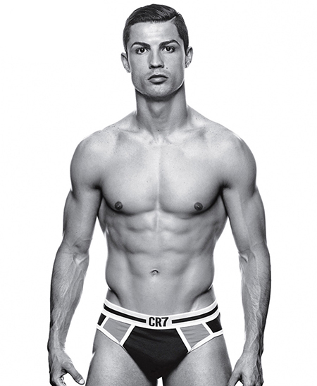 Cuando Ronaldo se metió a "diseñar" ropa interior también apostó por el "todo bien apretado".