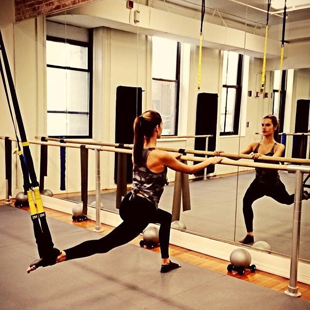 El Troga suma movimientos de yoga al entrenamiento por suspensión o TRX. © Cordon Press
