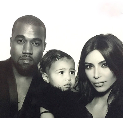La familia Kanye felicita el 2015. Muy "naturales" que es lo que le gusta a Kanye.  © Instagram @KimKardashian