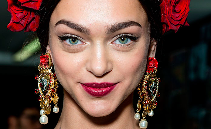 Maquillaje de las modelos de Dolce & Gabbana (primavera-verano 2015). Foto: Cordon Press.