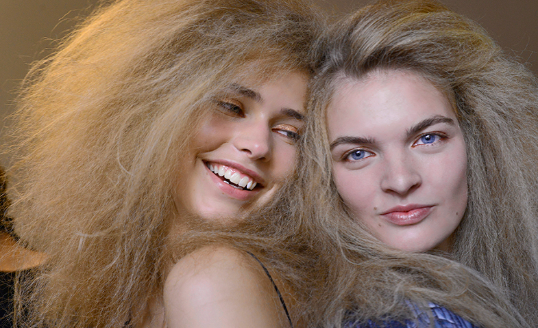 Buenas noticias, que os podéis cepillar el pelo que no se os va a caer más por ello... © Mondadori Photo