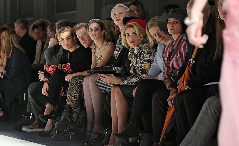 Gwendoline junto a Alice Dellal y Paloma Faith en el front row de Vivienne Westwood RED Label en Londres. © Cordon Press