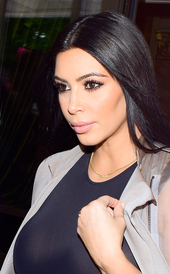 Kim Kardashian y su impecable maquillaje cortesía del 'baking' (o de dedicarse 24 horas al día a su cuidado y ornamentación, que también es posible). © Cordon Press