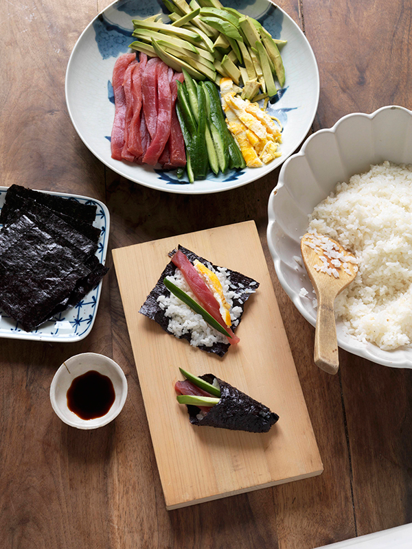 El alga nori del sushi se encuentra entre los alimentos más alcalinos. También lo son el brócoli, la col, la coliflor, el apio, las judías verdes, el pepino, las berenjenas, la calabaza... © Cordon Press