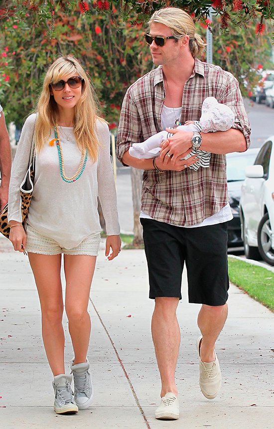 WEB2012---Elsa-Pataky-and-Chris-Hemsworth-With-Their-Daughter-India-Rose-in-Santa-Monica-