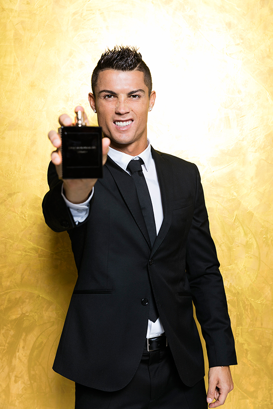 Oro y negro en la fiesta noctura de Ronaldo. © Cristiano Ronaldo Legacy
