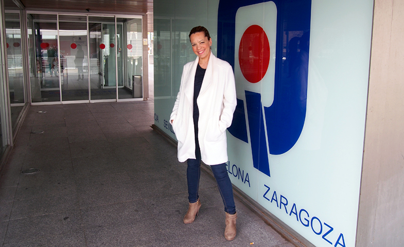 Marian Cisterna en las puertas de la clínica Quironsalud Zaragoza.