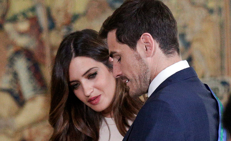 En secreto y ante solo dos testigos, así ha sido la boda de Sara Carbonero e Iker Casillas. En la imagen, una de sus últimas fotos juntos, cuando Iker recibía la Gran Cruz de la Orden al Mérito Deportivo. © Cordon Press