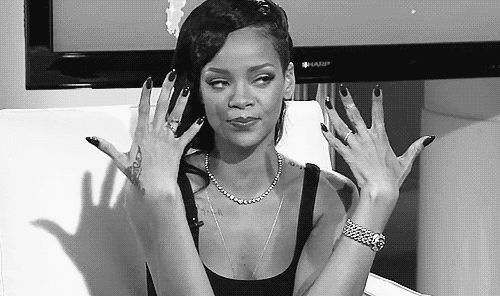 Transcribiendo a Rihanna: "Yo tengo uñas perfectas y tú no". 