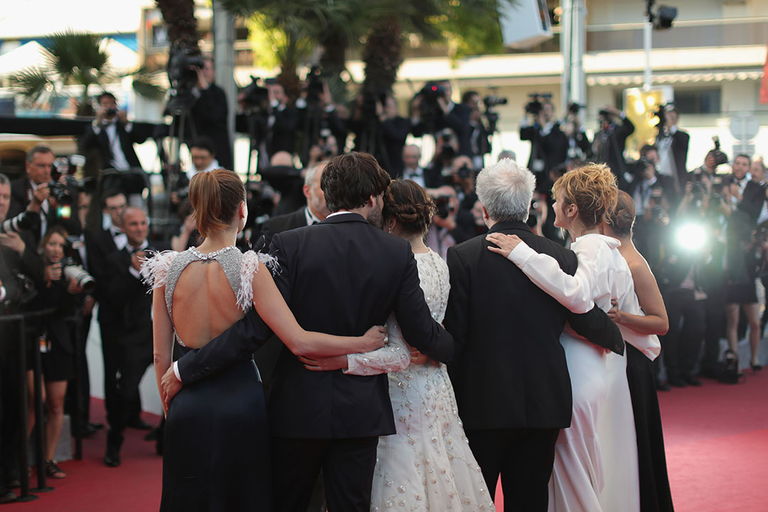 Los protagonistas de 'Julieta' junto a Pedro Almodóvar. © Getty Images