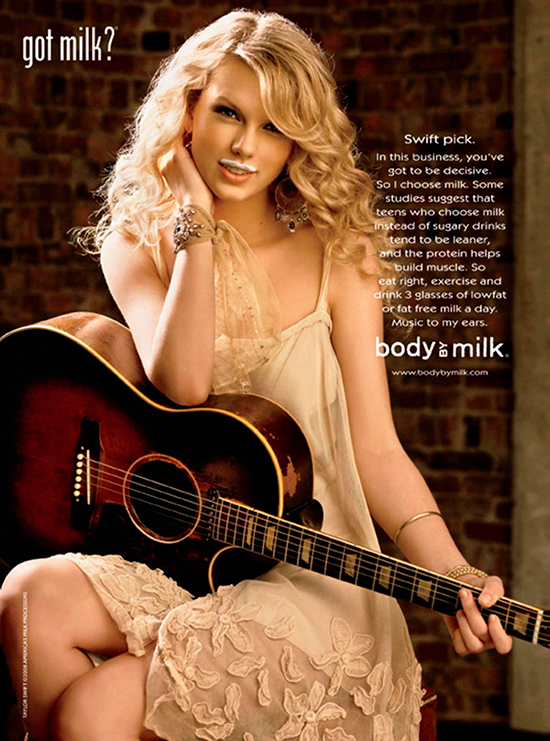 Taylor Swift en 2008, cuando todavía era 'la princesa del country que abusa de los tirabuzones, promocionando la campaña 'Got Milk'.