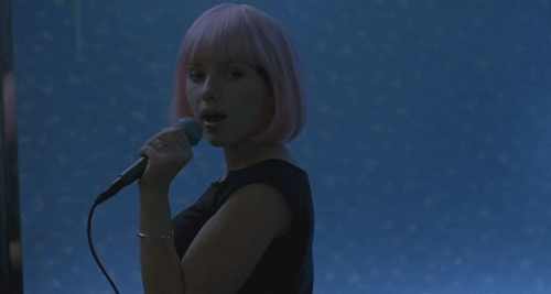 Y si te pones una peluca rosa te puedes sentir Scarlett Johansson en 'Lost in translation'.
