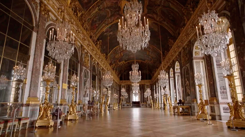 Por los salones de Versalles desfilaron los diseños franceses frente a los norteamericanos.