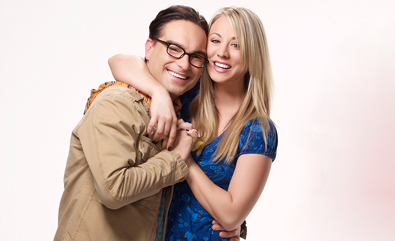 Leonard y Penny, los protagonistas de 'The Big Bang Theory', un ejemplo más de cómo la belleza se enamora de la inteligencia.