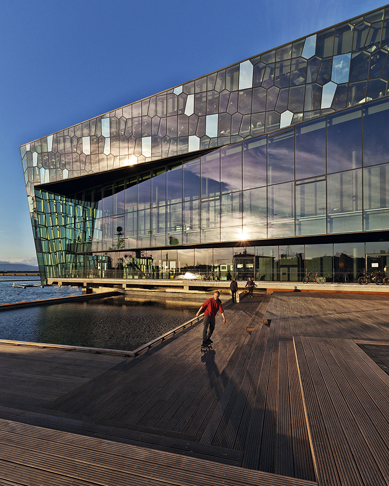 La arquitectura más vanguardista tiene un referente en este edificio, el Harpa de Reikiavik. 