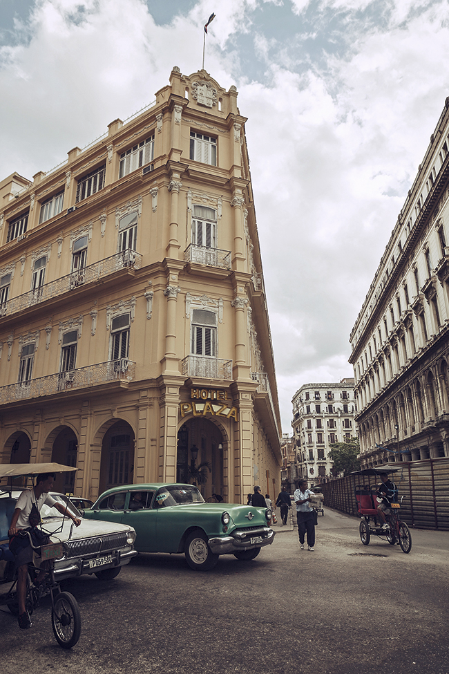 Los coches vintage de los años 50 aún circulan por La Habana. Sin embargo, los tiempos cambian y nuevos vehículos de importación pronto se verán por sus calles.