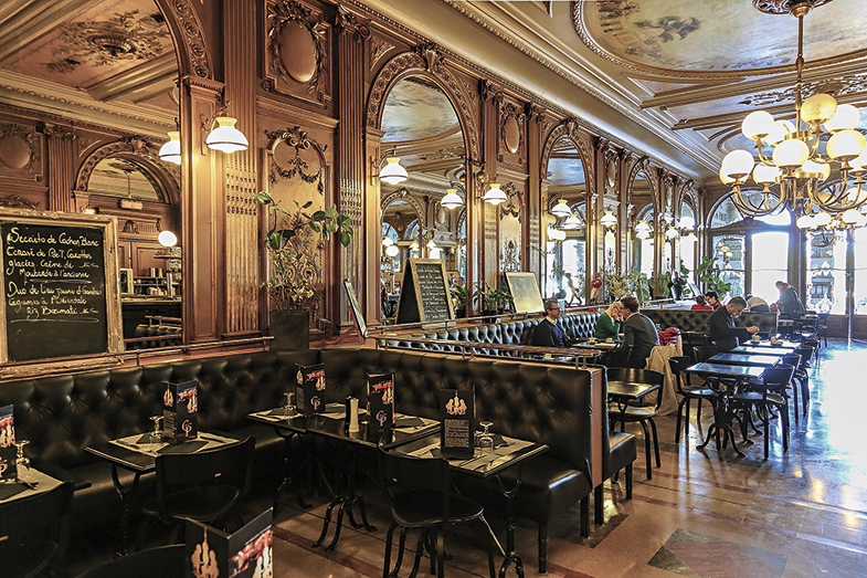 El maravilloso Café de la Paix en La Rochelle.