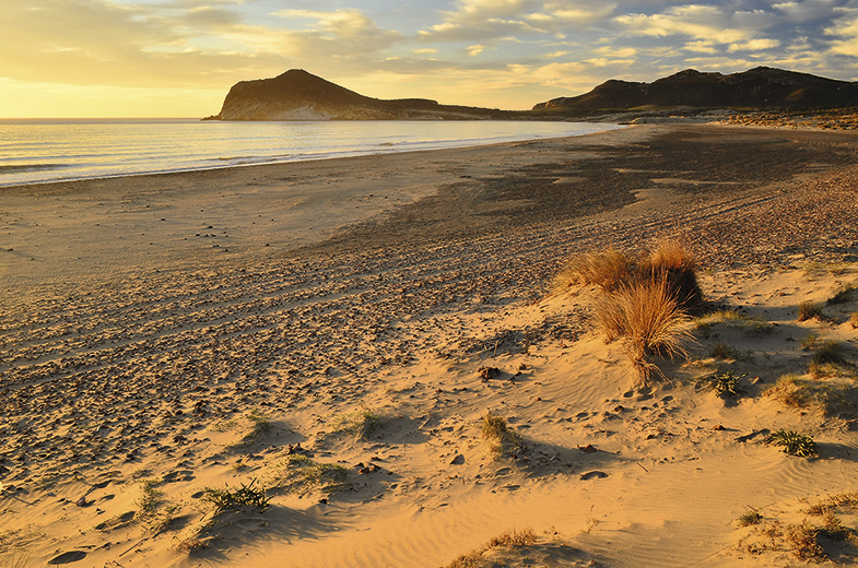 un desierto con playa Parece imposible, pero es real en el Cabo de Gata. © Getty Images