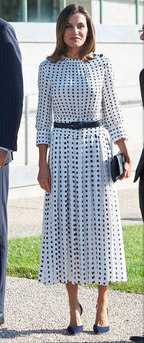 proposición demoler gris La reina Letizia apuesta por el vestido de Massimo Dutti que todas debemos  tener | Grazia