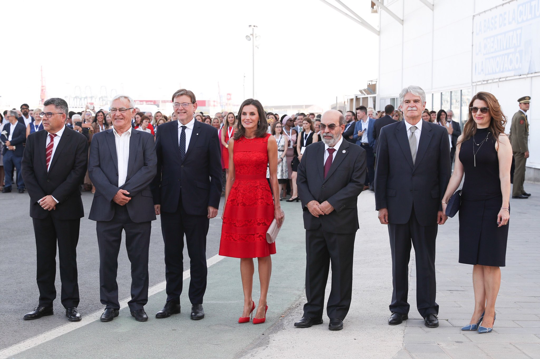 El vestido rojo de CH de la reina Letizia en Valencia 