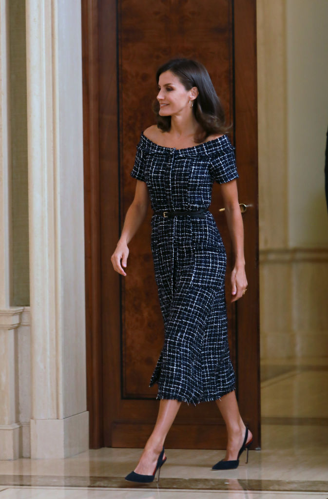 La reina se pone un vestido de Zara y escote de rebajas