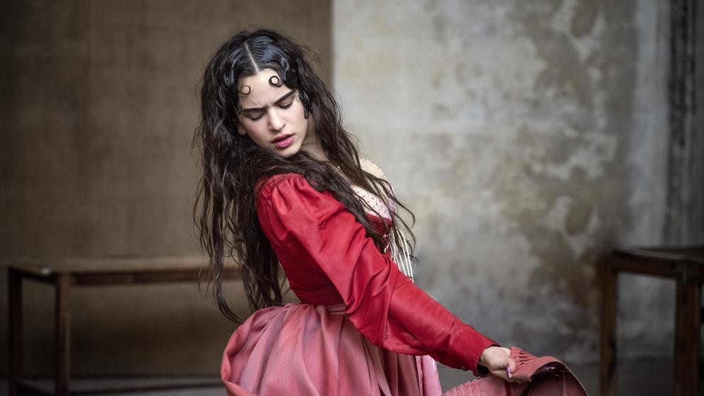 Rosalía poso como Julieta en el nuevo Calendario Pirelli 2020