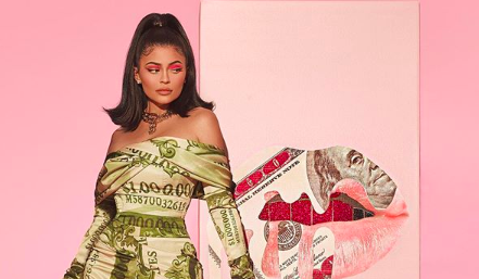 A Kiliye Jenner le llenan la casa de rosas como regalo de cumpleaños
