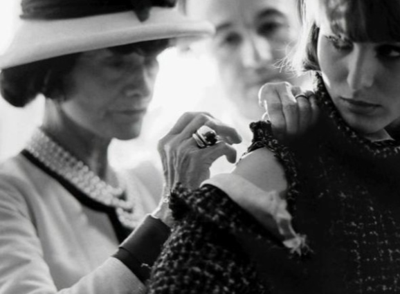 Las mejores frases de Coco Chanel en el día de su nacimiento
