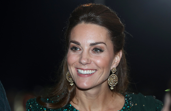 Kate Middleton deslumbra en Pakistán con un vestido de lentejuelas de Jenny Packham