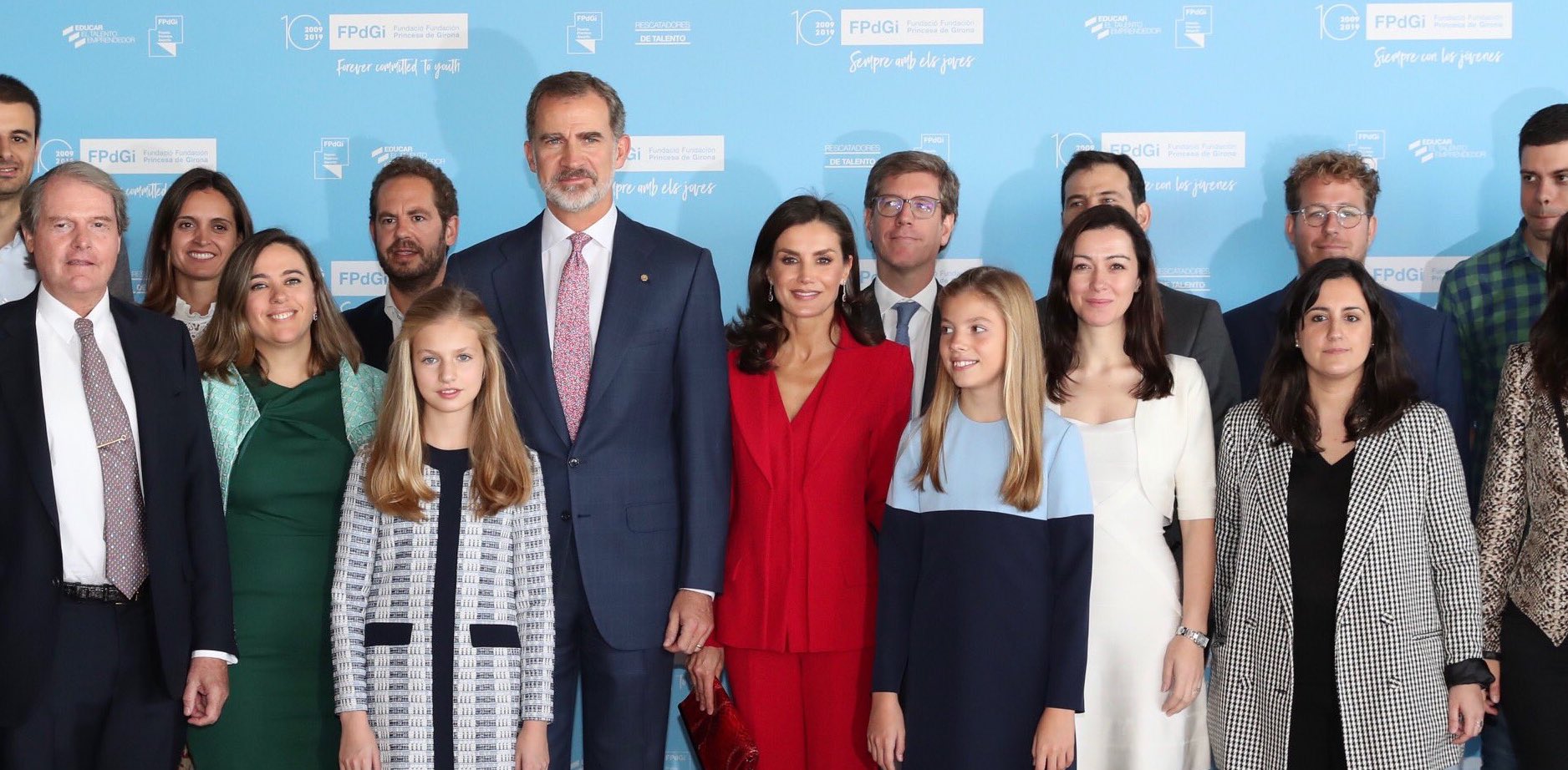 La reina Letizia de rojo y la princesa Leonor de tweed azul en los Premios Princesa de Girona