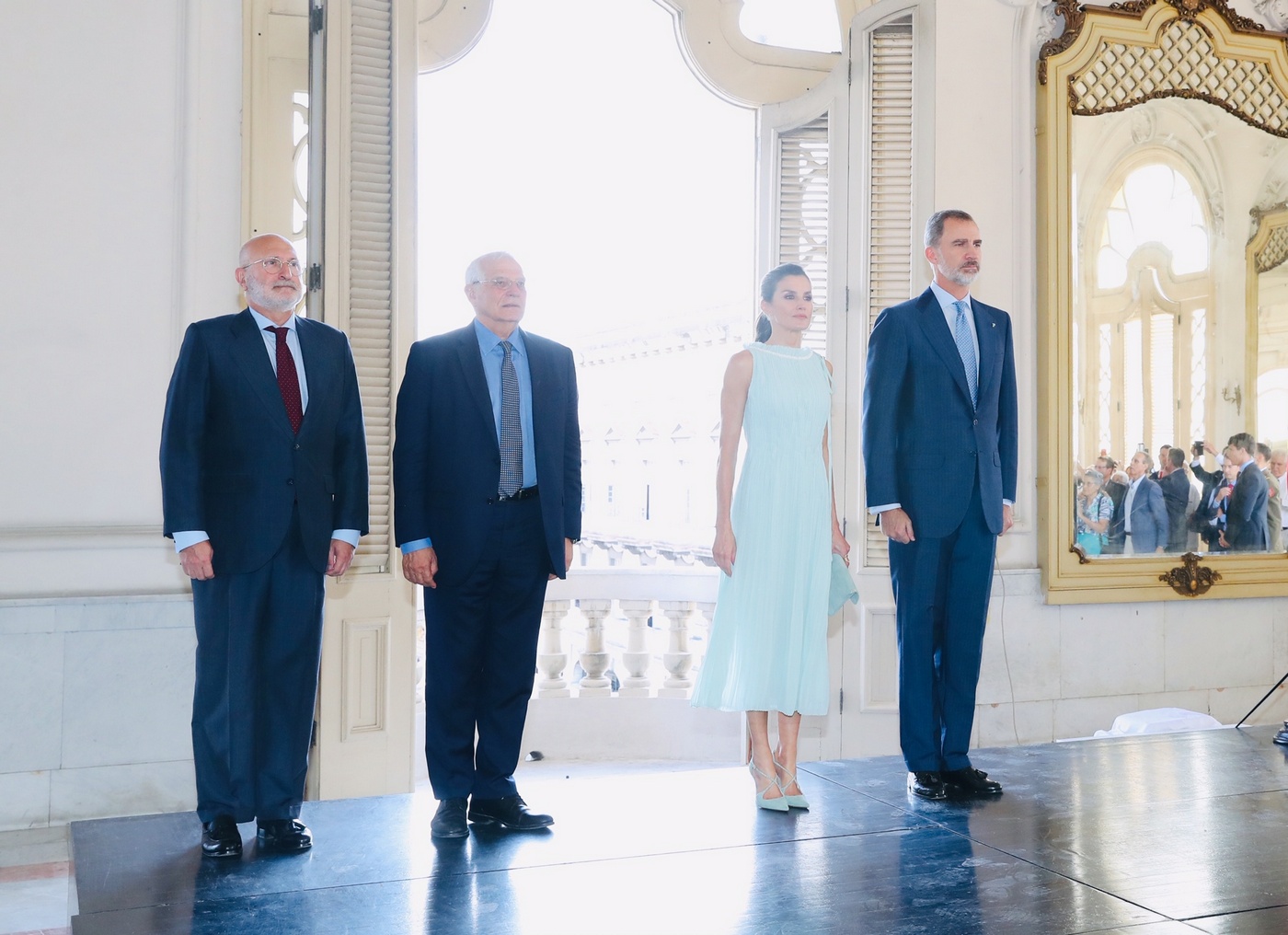 La reina Letizia elige un romántico Nina Ricci para reunirse con la comunidad española en La Habana