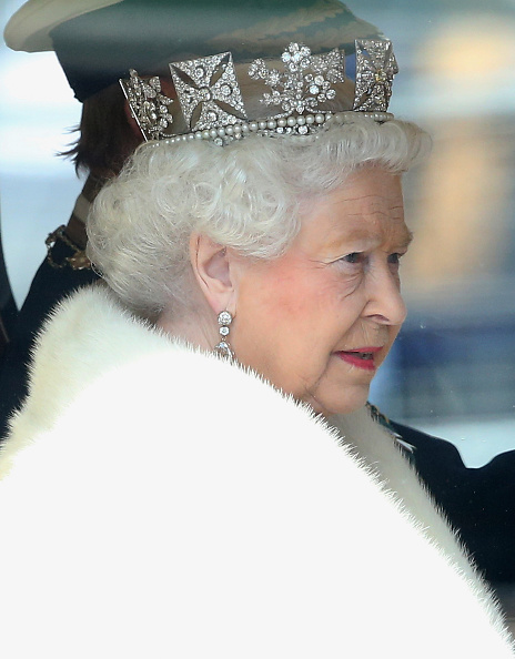 La reina Isabel II hace historia y anuncia que deja de usar pieles animales