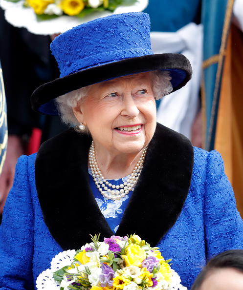 La reina Isabel II hace historia y anuncia que deja de usar pieles animales 