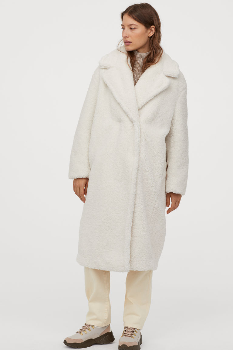 5 abrigos blancos low cost para copiar el look de Melania Trump
