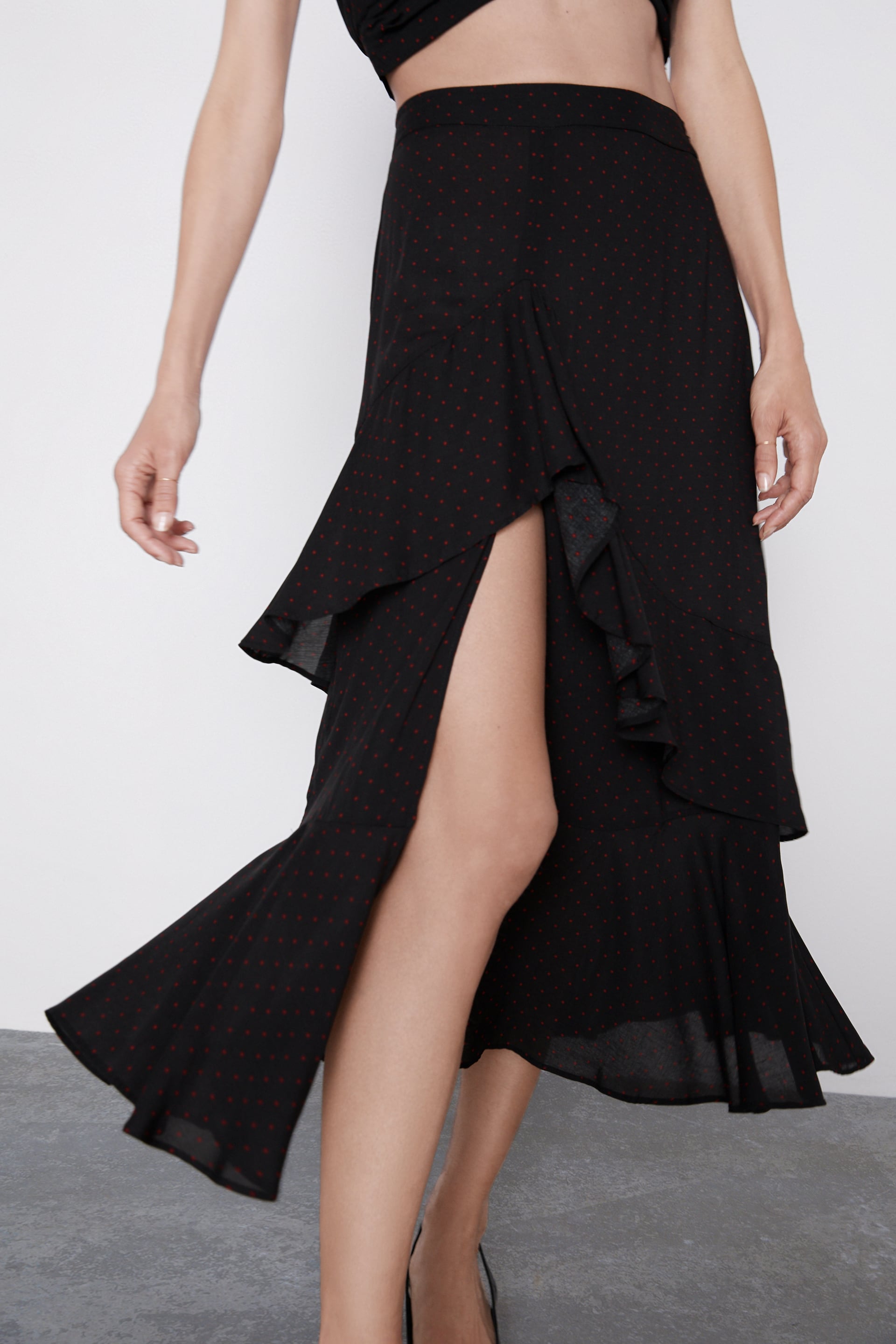 5 faldas de Zara para dar la bienvenida al 2020