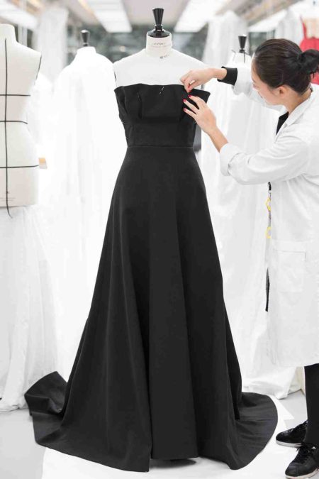 El Saoir Faire de los vestidos de Dior de Jennifer Aniston y Charlize Theron en los Globos de Oro 2020