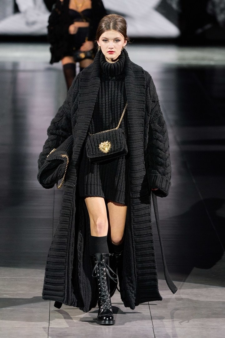 MFW: Dolce & Gabbana o cómo reinterpretar el clásico vestido negro para otoño-invierno 2020 