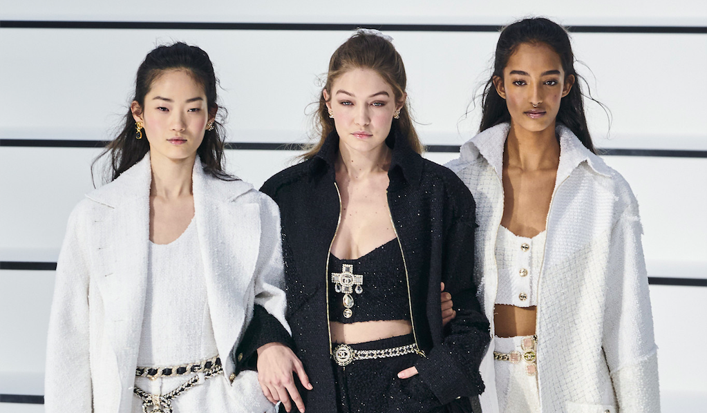 PFW: La 'nueva era' de Chanel confirma el blanco y negro como el color del otoño 2020/21