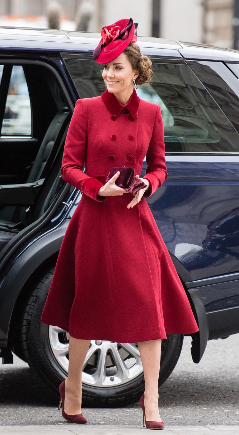 Kate Middleton repite en rojo y deja brillar a Meghan Markle en su último encuentro