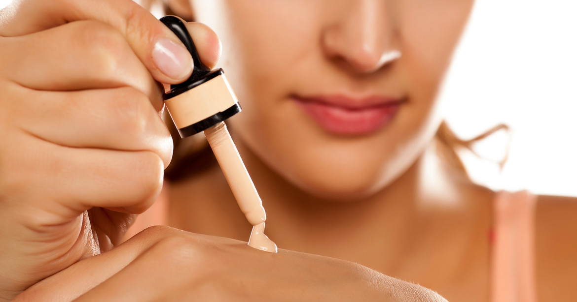 4 tips para elegir la base de maquillaje perfecta según tu tono de piel |  Grazia