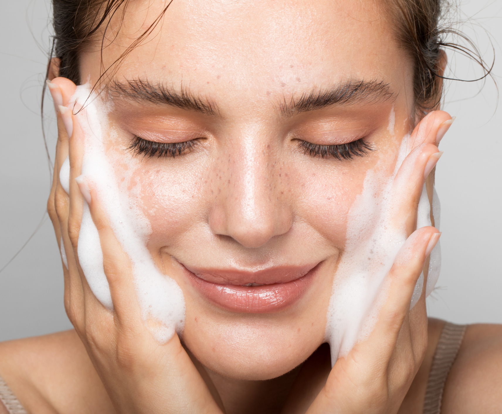 Estos 7 tips te van a ayudar a cerrar los poros y evitar que se dilaten